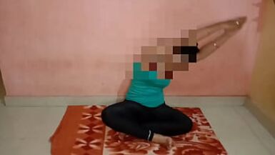 Hintli üvey anne oğluyla sıcak yoga yapıyor Hintçe net ses ile sert becerdin olsun - 1 image