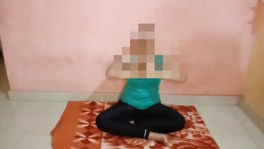 Hintli üvey anne oğluyla sıcak yoga yapıyor Hintçe net ses ile sert becerdin olsun - 2 image