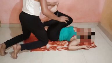 Hintli üvey anne oğluyla sıcak yoga yapıyor Hintçe net ses ile sert becerdin olsun - 5 image