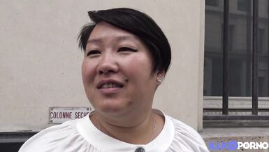 Céline, milf asiatique, se fait baiser le cul à lhôtel où elle travaille - 4 image