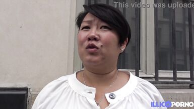 Céline, milf asiatique, se fait baiser le cul à lhôtel où elle travaille - 7 image