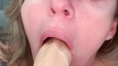 Sweet Vickie solo play and squirt - 2 image