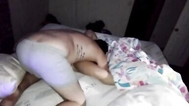 orgasmes multiples et giclement de la chatte dun tricheur avec une énorme créampie à la fin.