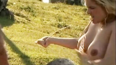 Toned dude gags hot blonde and fucks her upside down outdoors - 4 image