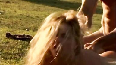 Toned dude gags hot blonde and fucks her upside down outdoors - 9 image