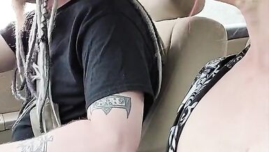 Jai fait jouir ma copine rousse dans la voiture avec un vibrateur à distance. - 12 image