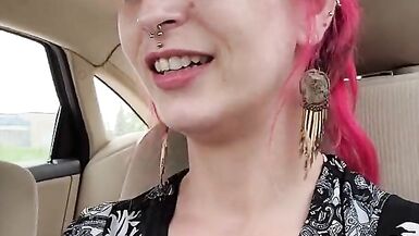 Jai fait jouir ma copine rousse dans la voiture avec un vibrateur à distance. - 13 image