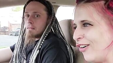 Jai fait jouir ma copine rousse dans la voiture avec un vibrateur à distance. - 7 image