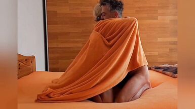 Selena's posing sex games in bed - 2 image