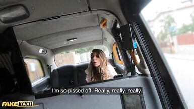 Fake taxi lily veroni wants cabbies schwanz zwischen sie titten - 4 image