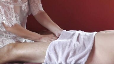 SEXY MILF MASSAGE THERAPIST TAKES HER CLIENTS HUGE LOAD - 4 image