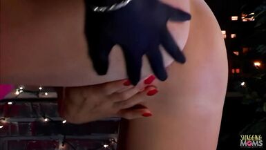 Slutty Vicky Vette double penetration sex in her shaved pussy and ass - 4 image