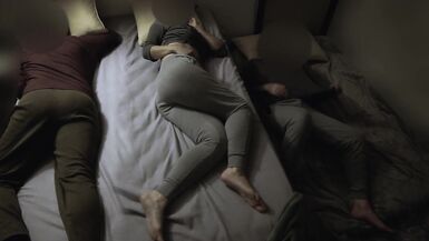 "Branquinha" fucks her husband's cousin in the couple's bed. - 4 image