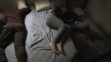 "Branquinha" fucks her husband's cousin in the couple's bed. - 7 image