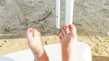 LA MATRIGNA LE TOCCÒ LA FICA SULLA SPIAGGIA - 3 image