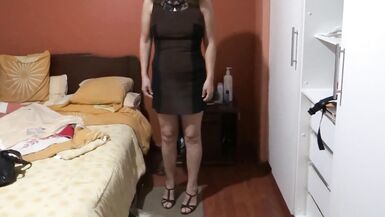 Latin anne işten eve geliyor ve üvey oğlunun önünde ilk kez mastürbasyon yapıyor - 4 image