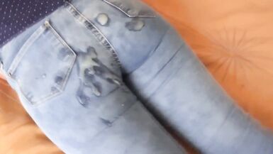Belle femme de 58 ans se réveille très excitée et se masturbe, grosse éjaculation dans le cul avec jean - 15 image