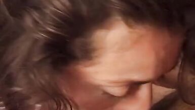 Azgın bir MILF amını ve götünü zevkle siktiriyor - 5 image