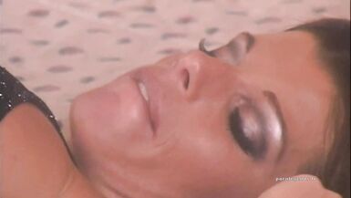 Kristal Summers se fait baiser la bouche et reçoit une injection orale (Vintage Video) - 2 image