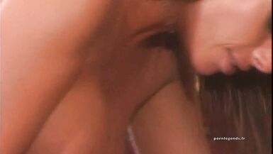 Kristal Summers se fait baiser la bouche et reçoit une injection orale (Vintage Video) - 8 image