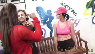 Sexe de groupe interracial avec des salopes aux gros seins aimant le sperme