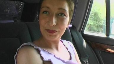 Auto Slut Dildo im Auto