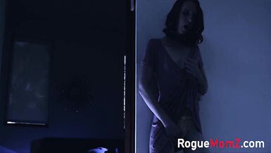 step MOMs un spectateur silencieux de NAUGHTY DAUGHTER et de son BF