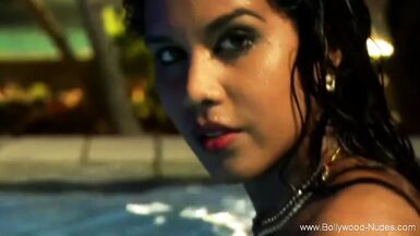 Seductora Lovely Indian disfrutando de los momentos - 1 image