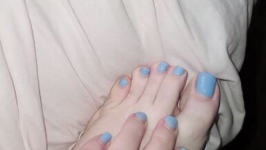 Visite très rapprochée de la plante des pieds et des orteils 2 semaines après le pédi-rt avant la prochaine pédicure