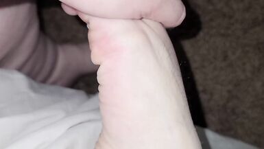 Super Close Up tour of my feet soles toes 2wks after pedi-rt before next pedicure - 9 image