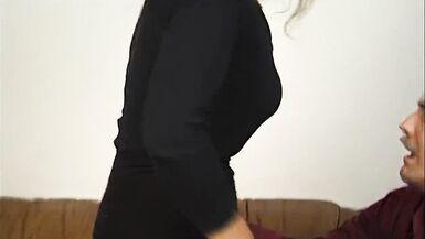 Er leckt die Nachbarsfotze vorm ficken - 2 image