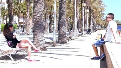 En France, il sest approché dun passant et a baisé à la meilleure occasion.