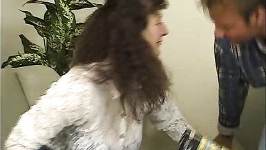 MILF Baeuerin melkt den Schwanz richtig ab - 3 image