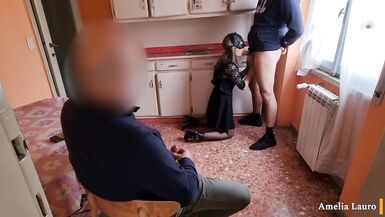 Le mari persuade sa femme timide de baiser et de sucer un ami - Voyeur Husband - 6 image