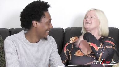 Aged Love - seduced by mature mom - 2 image