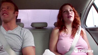 La MILF aux seins énormes se fait pilonner la chatte - Rebecca Lane