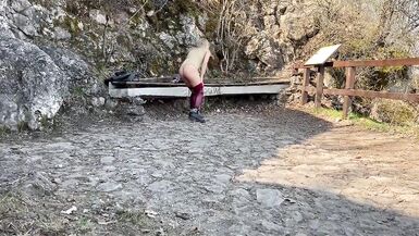 Nikki fode com estranhos na rata ao ar livre, depois faz anal e broche POV e tem uma mega gozada na boca - 2 image