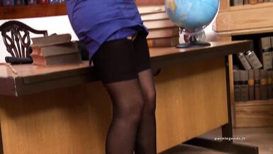 La brune, Sensual Jane, sort son gode pour baiser la blonde, Natasha Marley. - 2 image