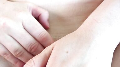 Je veux faire de la crème fouettée CumCream, mais pour cela jai besoin de ton aide. La femme qui senvoie en lair et qui jouit. orgasme féminin. - 3 image
