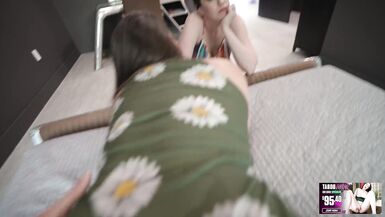 阿米-坎布里奇和梅兰妮-希克斯在《操你妈》中饰演继姐妹 - 4 image