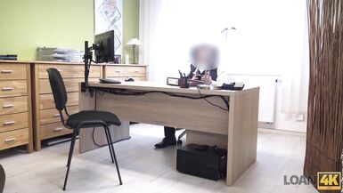LOAN4K. Borç veren, şehvetli kadına ofisinde cinsel zevk veriyor - 2 image