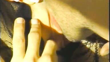 Une jeune fille sexy en résille se fait baiser la chatte par un étalon en chaleur - 3 image