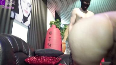 Utilisé de manière sale lors dune fête par plusieurs filles et hommes ! Vomit- Deepthroats, creampies, inséminations buccales et pisse masculine ainsi que pisse féminine, avalez ! - 13 image