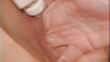 Rubia enfermera sucks apagado two doctors veiny dicks - 7 image