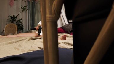 Surpris en train dépier sa belle-mère pendant quelle samuse avec son jouet de massage - 2 image