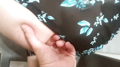 STEPMOM coincée dans une machine à laver, baisée avec une bouteille de bière, doigtée, baisée et finie dans la bouche. - 8 image