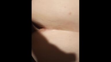 A dar a mão ao seu rabo gordo - 1 image