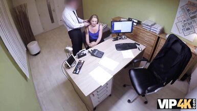 VIP4K. The sweet woman has nothing against joking with the lender - 5 image