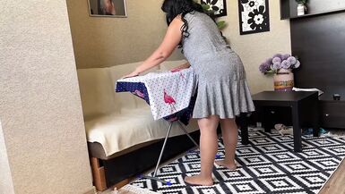 Une jeune fille qui a le meilleur cul pour le sexe anal. Amateur mature