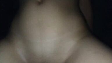 Alors quelle me paie un pari en faisant lamour, sa mère lui envoie un message lui ordonnant de rentrer chez elle (09:05)